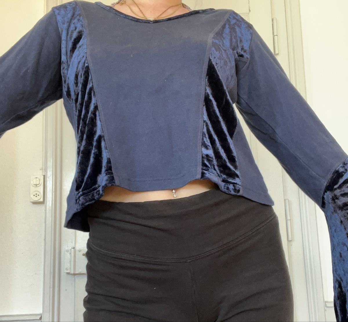 Pullover & Sweatshirts: Shirt dunkelblau mit Samt 100% Baumwolle – Gebraucht aus Bern von sosophie 1