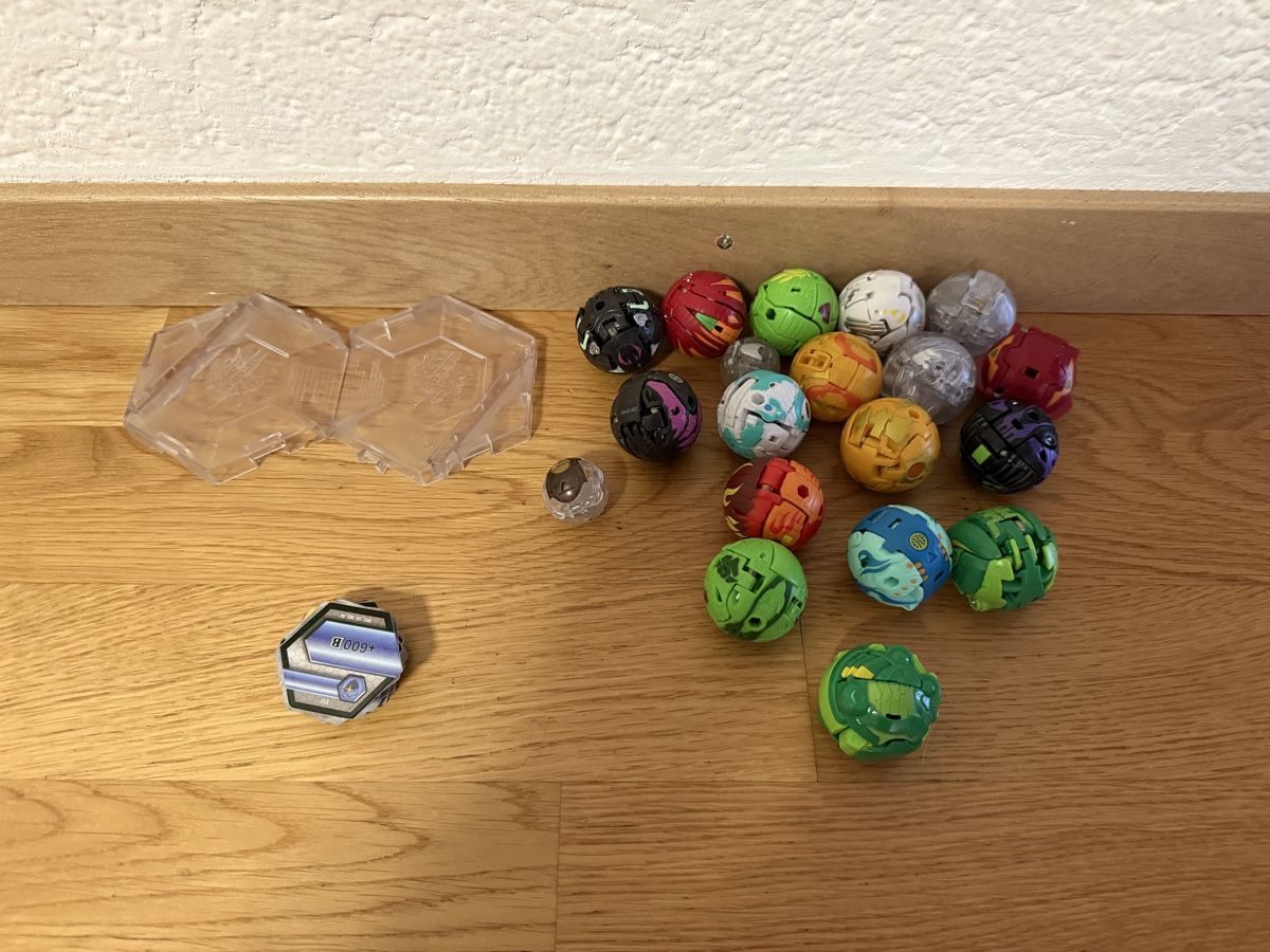 Spielzeuge: Bakugan figures assorted lot used condition – Gebraucht aus Pfäffikon SZ von Urs2198 1