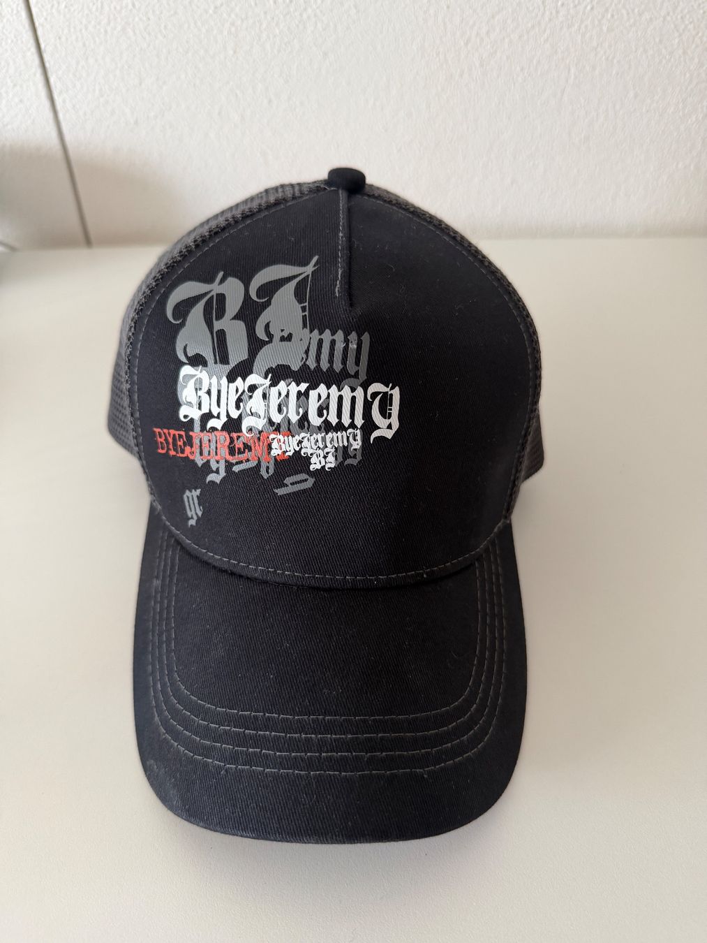 Chapeaux, bonnets & casquettes: Bye Jeremy Black Redo Trucker Hat – Neuf (Voir description) à Dübendorf par cendre 1