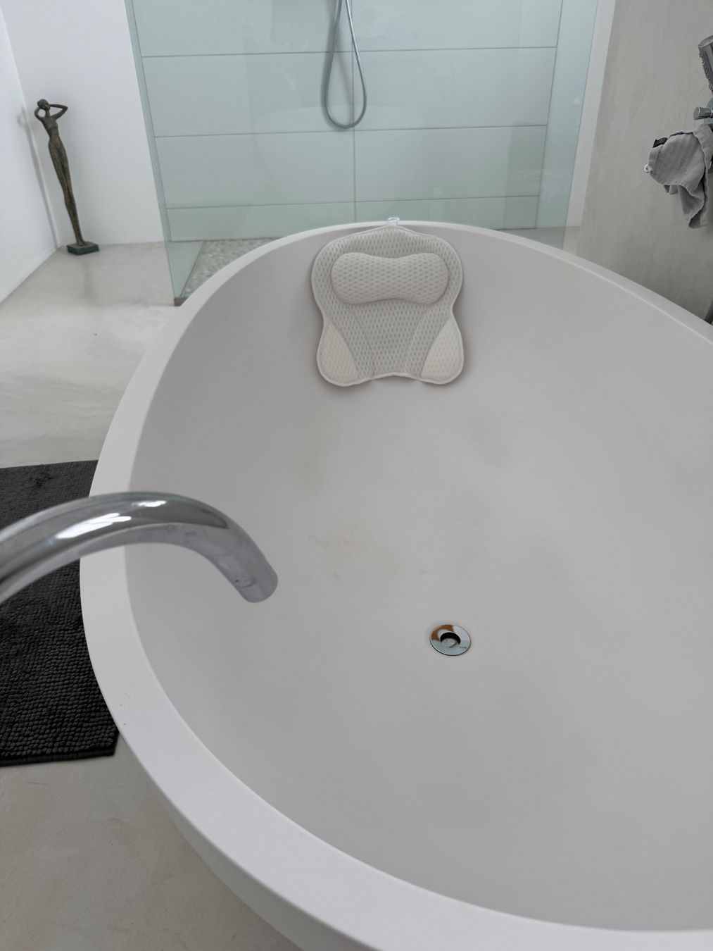 Cuscini: Coussin de bain ergonomie à ventouses neuf – Usato da giffers venduto da sev_c9x9 1