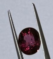 Natürlicher Rhodolith-Granat 4.30 ct mit Zertifikat