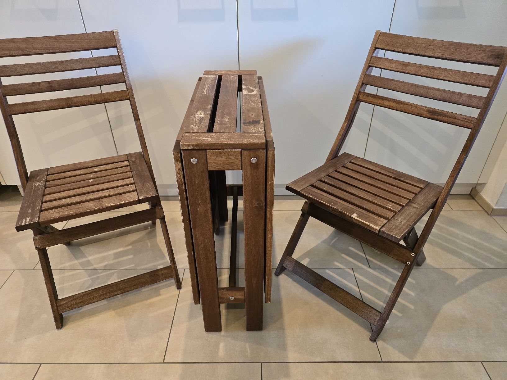 Tavoli: Ikea äpplarö Balkontisch mit Stühlen – Usato da Rickenbach b. Wil venduto da VeryLovelyThings 1