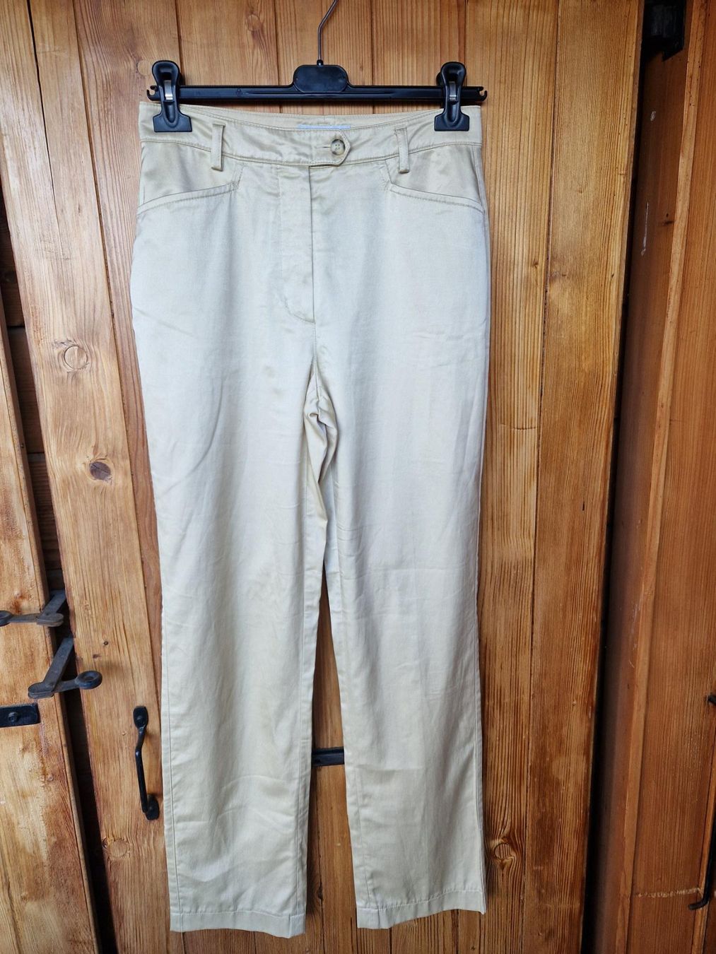 Pantaloni: Pantalon couleur or clair brillant. Taille 38. – Usato da Gryon venduto da dra_qxh2