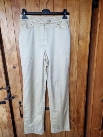 Pantalon couleur or clair brillant. Taille 38.