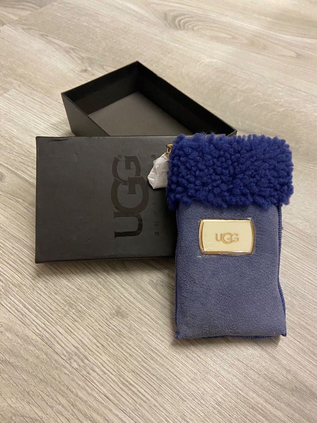 Portamonete: Petite Pochette ou étui Ugg – Nuovo e nell'imballaggio originale da Montreux venduto da Perledor