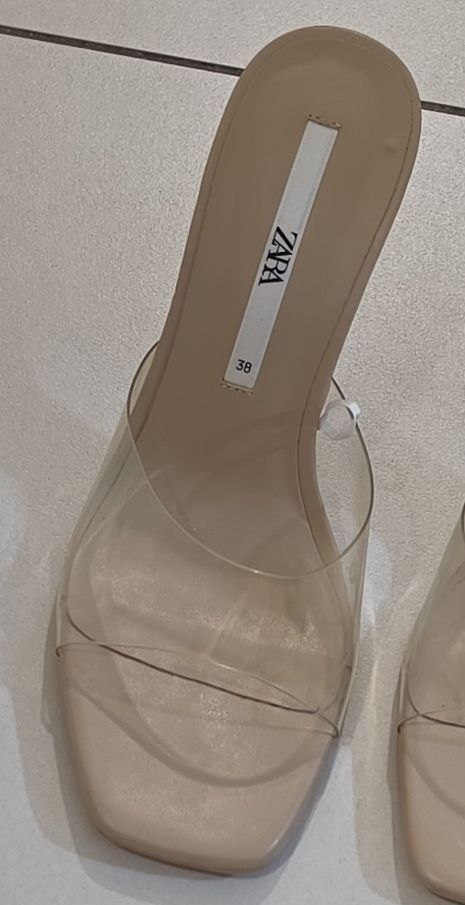 Zara Scarpe da donna: ZARA Pantoletten transparent beige Grösse 38 – Usato da Affoltern am Albis venduto da Ebruli89