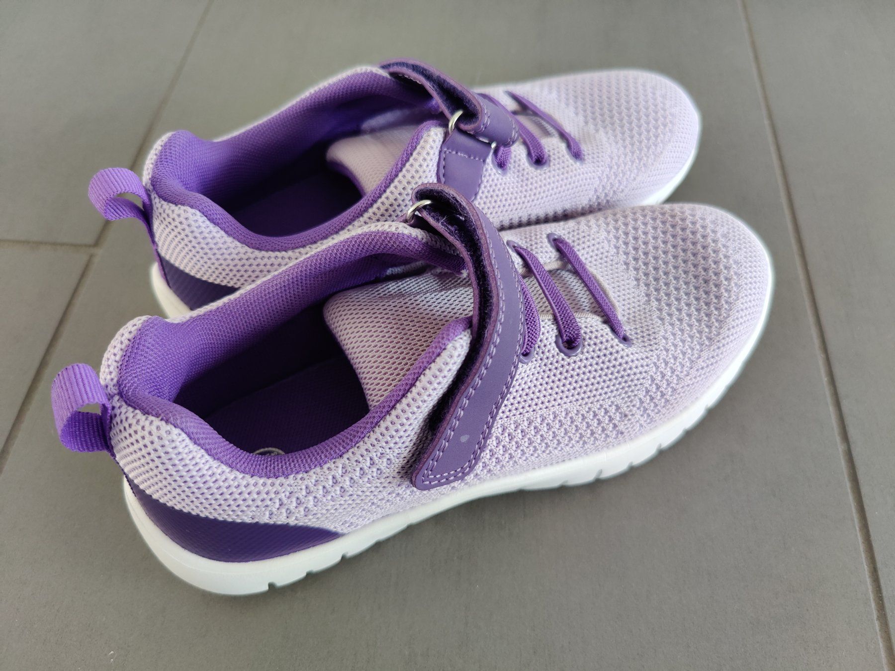 Lidl Scarpe per ragazze: Pepperts Sneakers Gr. 33, Lila – Usato da Oberglatt ZH venduto da COiNCiDENT 2