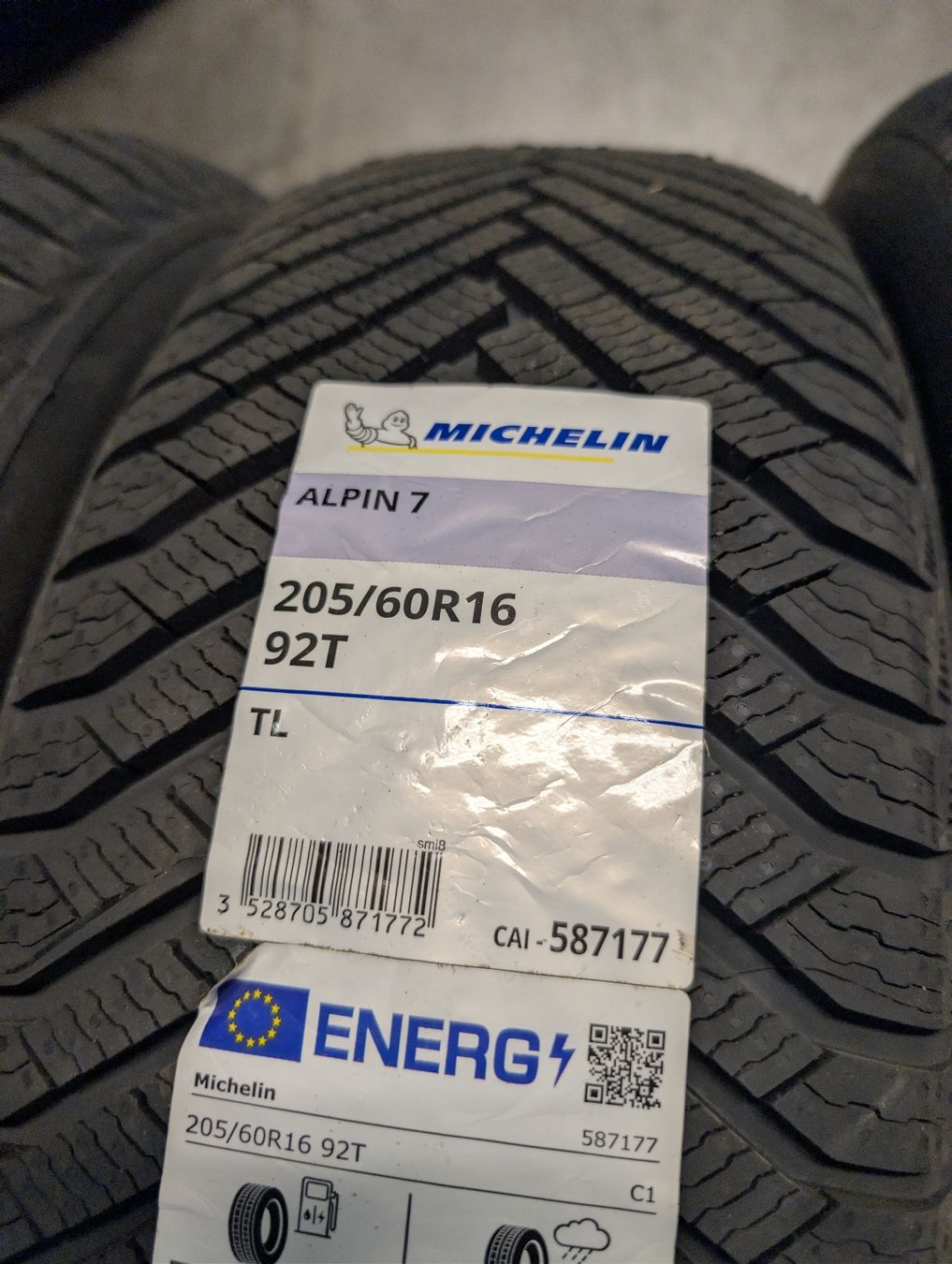 Michelin Pneus & Kompletträder: 205/60/16 Winterreifen – Neu und originalverpackt aus Dürrenäsch von Pneu-Idris 3