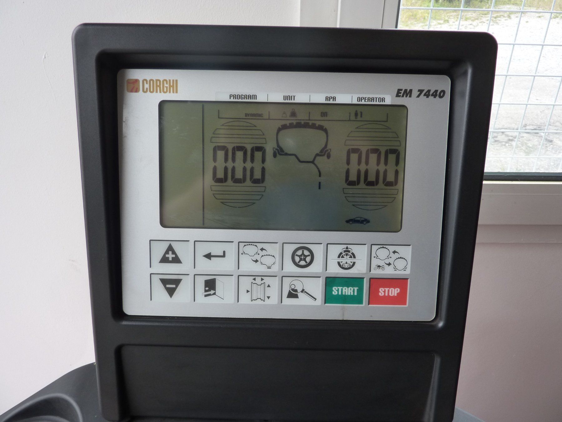 Corghi Tutte le macchine: Corghi EM 7440 Auswuchtmaschine – Usato da Niederscherli venduto da Zahnd1 2