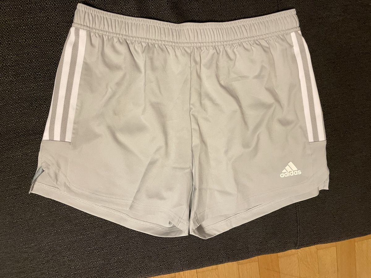 Adidas Lotti di vestiti: Adidas Shorts New – Nuovo (secondo la descrizione) da Meilen venduto da val_tsv8 5