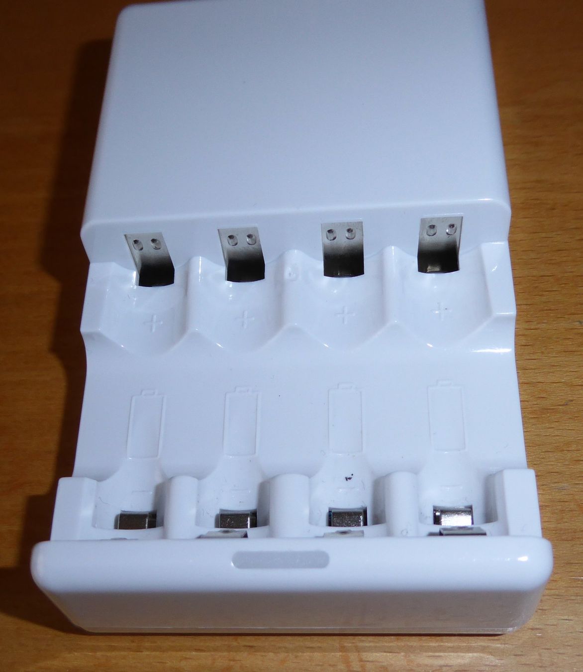 Akkus & Batterien: Batterieladegerät für 4 AA oder 4 AAA Batterien – Neu (gemäss Beschreibung) aus Spreitenbach von Turbo_1105 2
