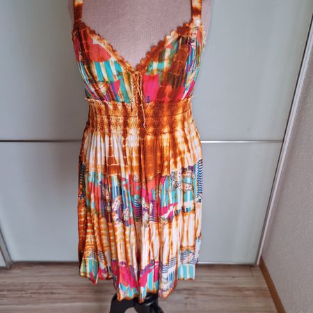 Sommerliches Kleid mit bunten Mustern, Grösse S/M
