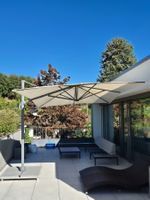 Sonnenschirm mit Plattenständer, gebraucht, guter Zustand