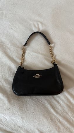 Coach Handtasche in Schwarz mit Golddetails