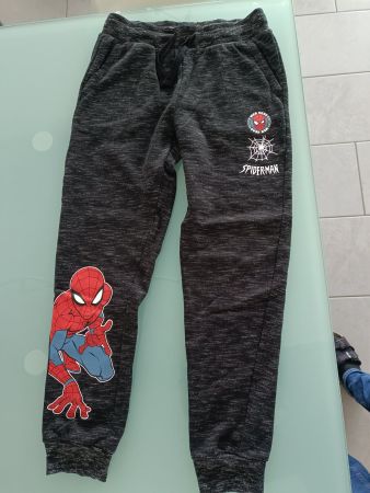 Neue Spiderman Jogginghose / Trainigshose 128 (134)