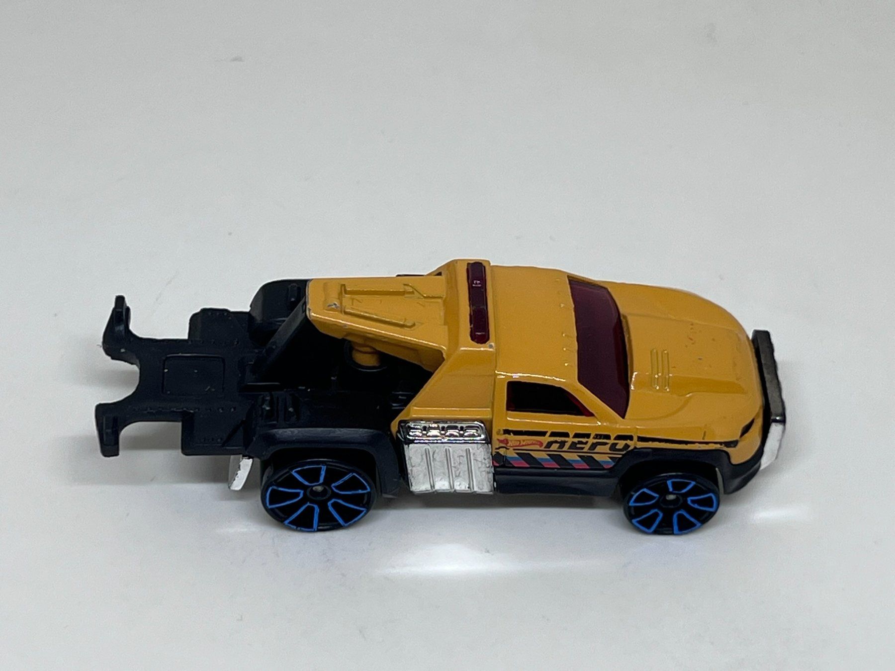 Hot Wheels Modellini d'auto: Hot Wheels Repo Duty #559 – Usato da Wildegg venduto da LaaBoutique 1
