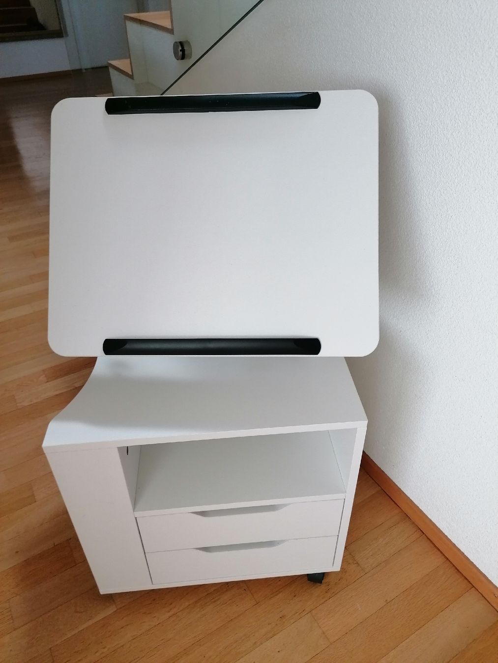 Scrivanie: Flexibler Laptoptisch mit Schubladen, höhenverstellbar – Usato da Küssnacht am Rigi venduto da Lilibeth 2