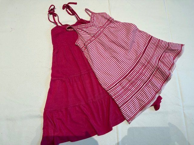 Lotti & Set di vestiti: 2er Set Sommerkleidli Gr. 134 – Usato da Lenggenwil venduto da Reto888