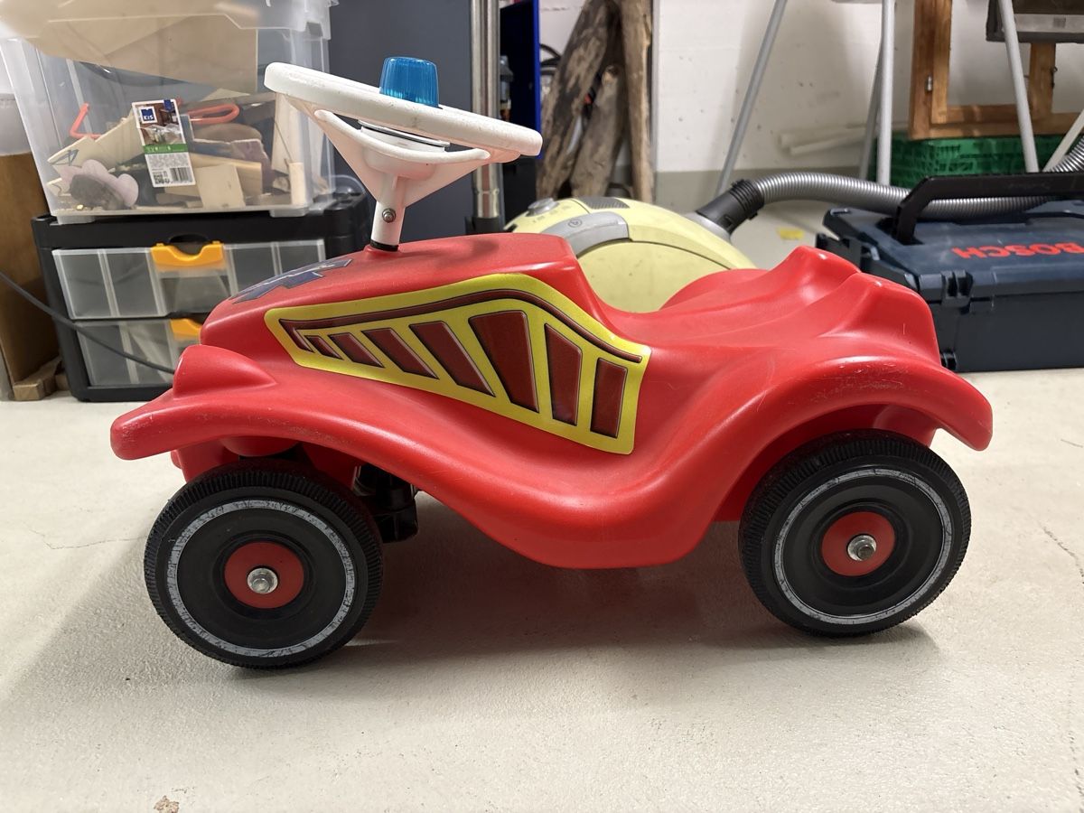 Big Veicoli per bambini: Rotes Bobby Car "Regio 144 Rettung"  – Usato da Grüt (Gossau ZH) venduto da Liscioch 2