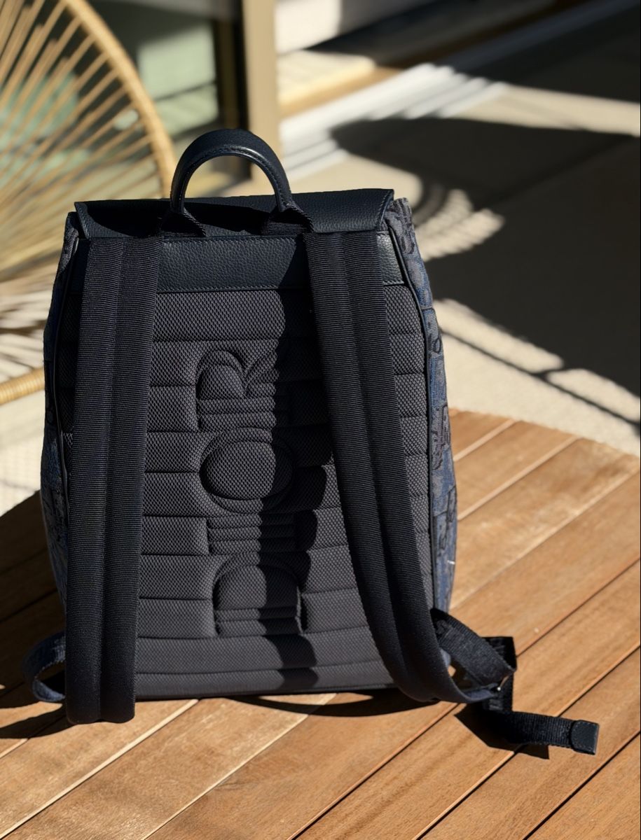 Dior Sacs à dos: Dior Backpack Navy Monogram – Neuf (Voir description) à Meilen par myc_h9kw 4