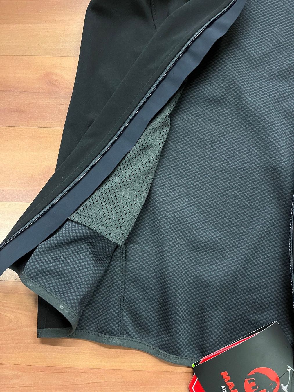 Mammut Gilet & Giacche: MAMMUT Weste ULTIMATE schwarz, GORE Windstopper, GrM/50 – Nuovo e nell'imballaggio originale da Adliswil venduto da vette56 2