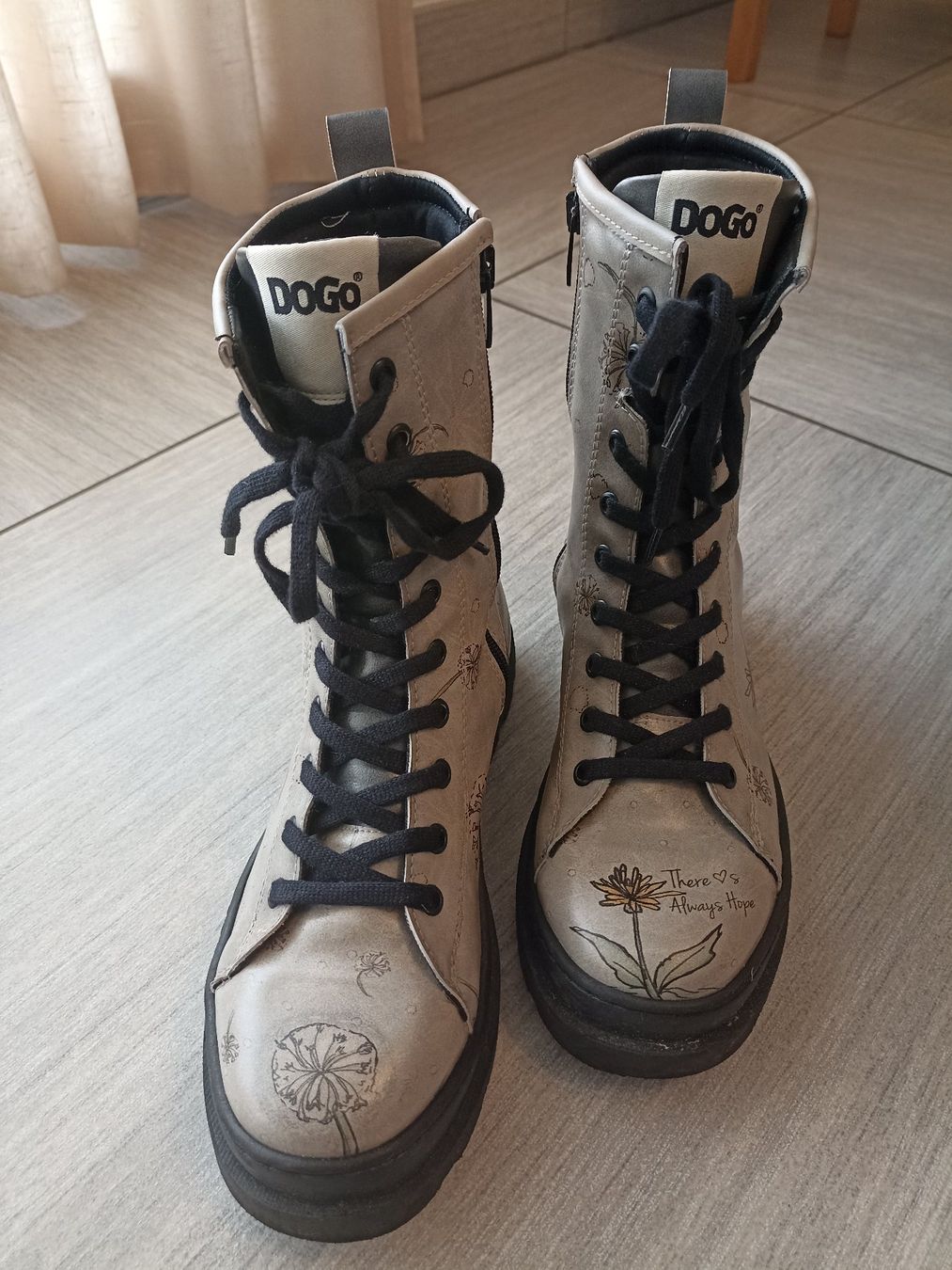 Chaussures femmes: Stivaletti DOGO - There is always hope – D'occasion à Camorino par cieloazzurro 4