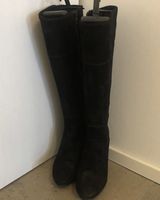 Schwarze Wildlederstiefel, Gr. 37