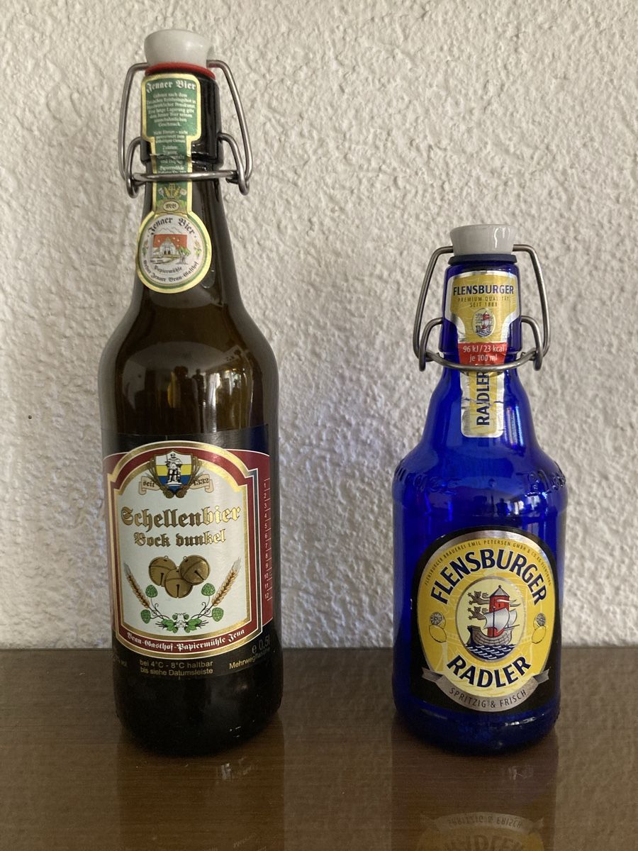 Bicchieri, Caraffe & Bottiglie: Flensburger  & Schellenbier Bock dunkel, 2 Bügelflaschen – Usato da Schüpfheim venduto da lenny25