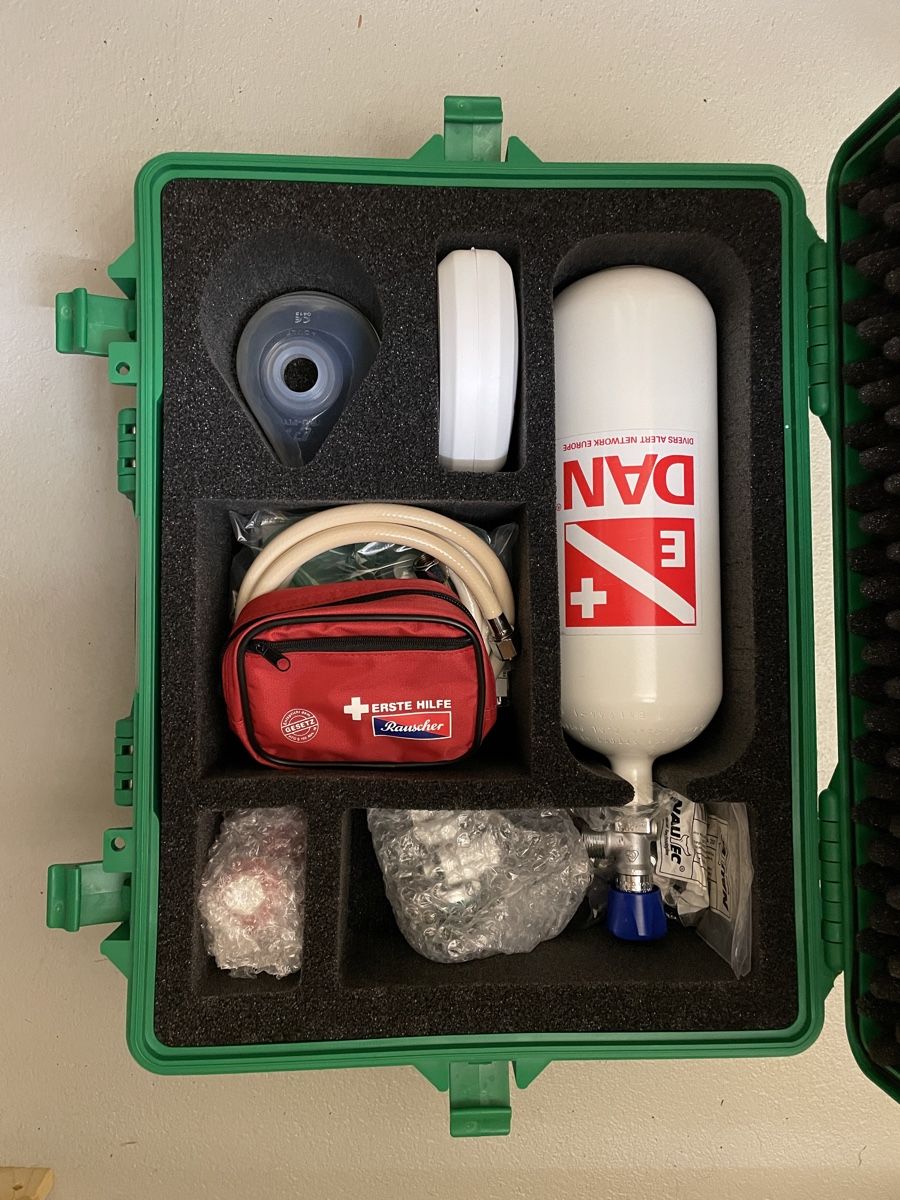 Tauchflaschen: DAN Oxygen Unit (Erste-Hilfe-Set Notfall) Tauchen – Gebraucht aus Siebnen von