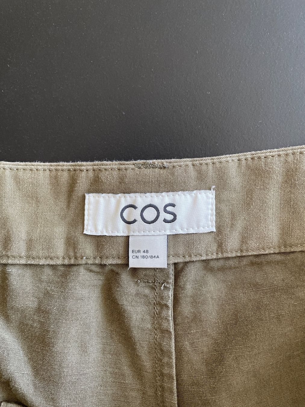 Cos Pantaloni: COS Shorts Gr. 48 Khaki – Usato da Zürich venduto da Nhpp 3