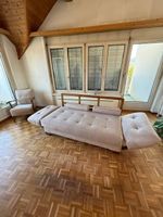 Sofa zu sitzen und liegen.