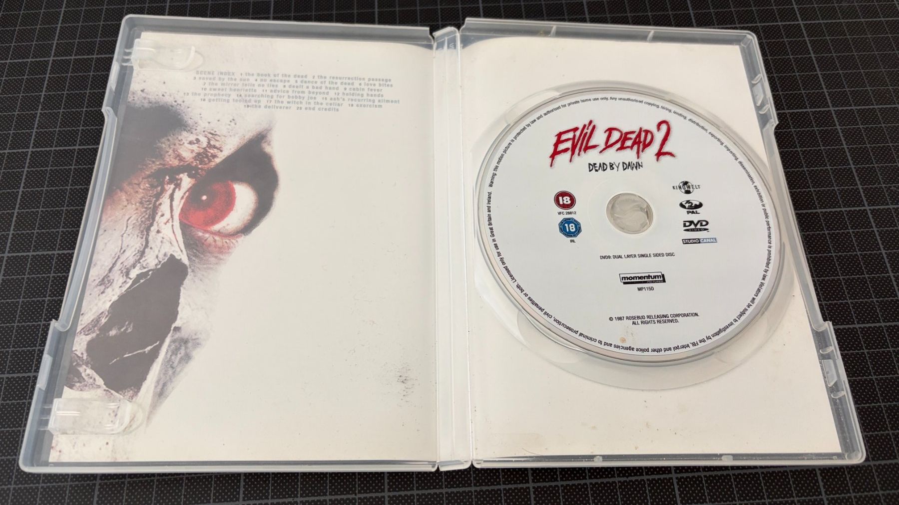 Tutti i DVDs: Evil Dead 2 / Tanz der Teufel 2 – Usato da Zürich venduto da Renefontana 2