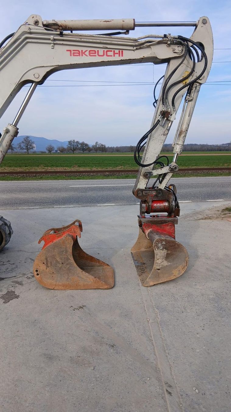 Takeuchi Escavatori: Raupenbagger Takeuchi 5 Tonnen Bagger – Usato da Niederbipp venduto da baggerch 7