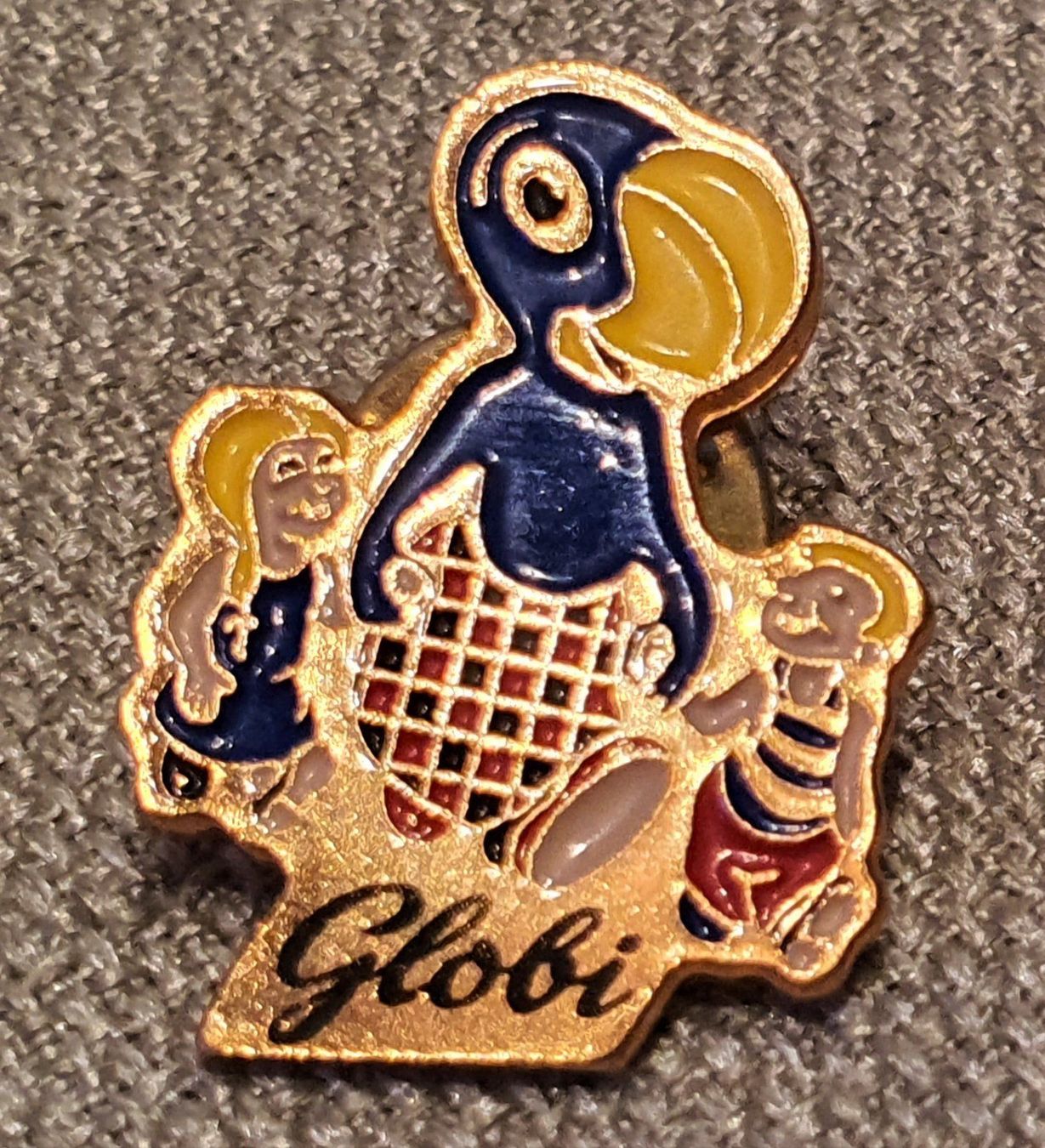 Placchette & Badge: A220 - Pin Gold Globi mit Kindern – Usato da Reinach BL venduto da Boston-Verkauf 1
