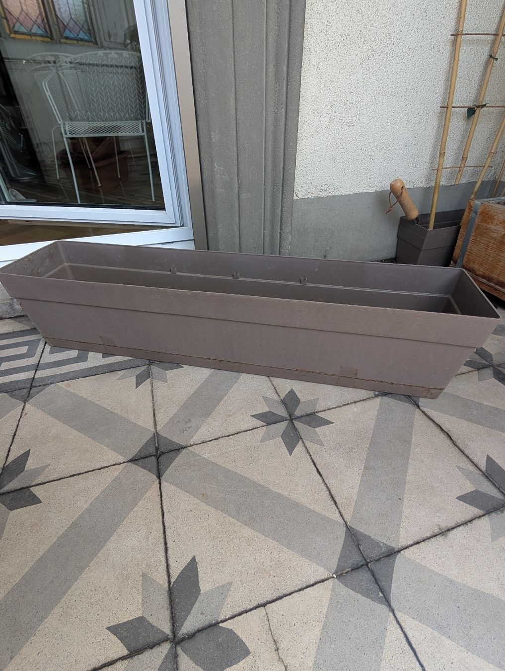 Blumentöpfe: Günstiger Blumentopf, grau, 78x17 cm, Kunststoff – Gebraucht aus Zürich von Hedkandi