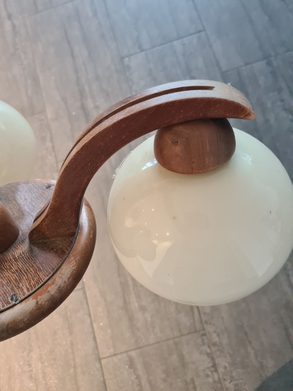 Kronleuchter & Deckenlampen: Retro Deckenlampe, Holzleuchte mit 3 Glaskugeln – Gebraucht aus Friltschen von Thurgau11 2