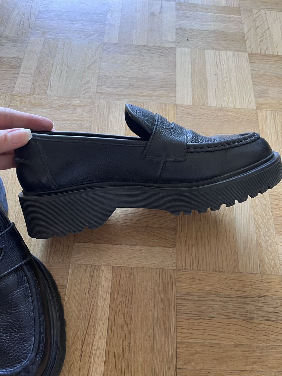 Scarpe da donna: Black leather platform loafer size 39 – Usato da Lausanne venduto da jen_jeon 1