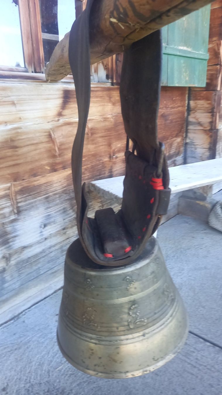 Glocken & Treicheln: Grosse Glocke – Gebraucht aus Achseten von sma_659k 1
