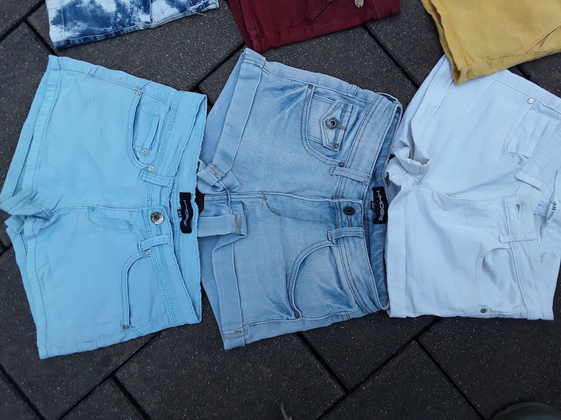 Kleiderpakete & -sets: 8  Paar  kurze Hosen Gr. 32/34 – Gebraucht aus Heimberg von Samprof 1
