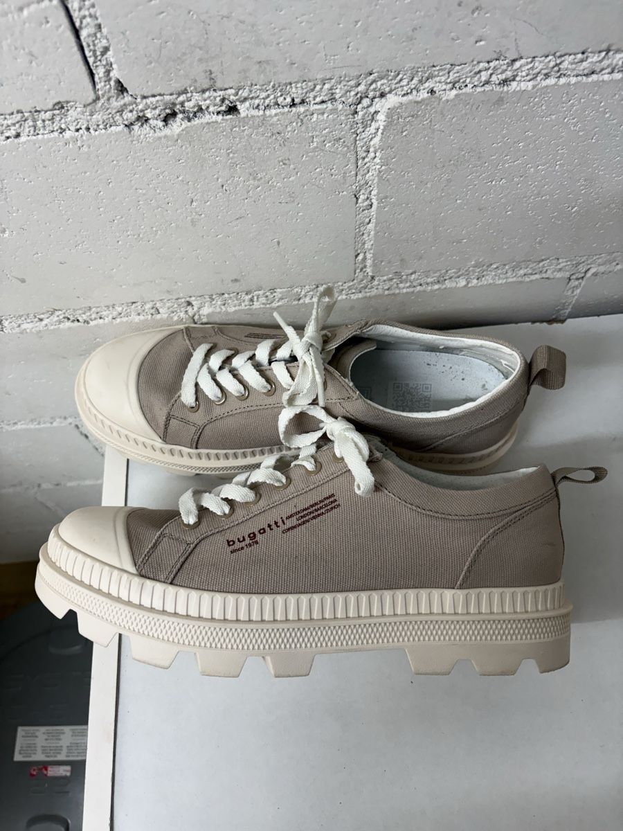 Bugatti Scarpe da donna: Bugatti Sneakers beige Grösse 40 Canvas Schnürschuhe – Usato da Thun venduto da jeff070 1