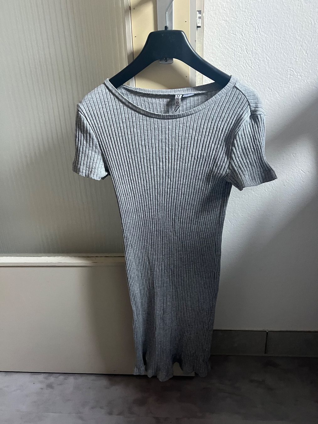 H&M Kleiderpakete: 2 Kleider – Gebraucht aus Kirchberg BE von lea_kb6y 2