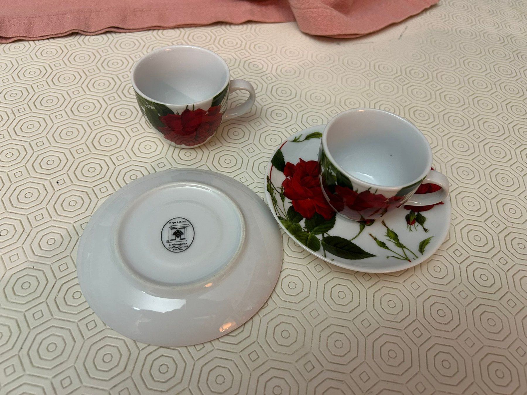 Tazze: 2 tazzine fiorate con piattini – Usato da Melano venduto da H-Sara 1