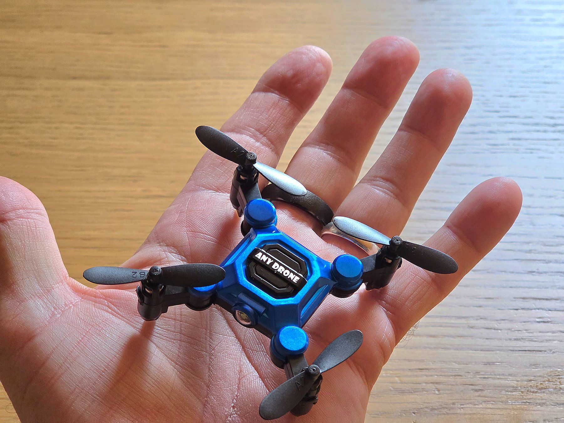 Giocattoli: Micro Mini Drohne AnyRC mit Steuerung und Licht – Usato da dietikon venduto da Pfann1
