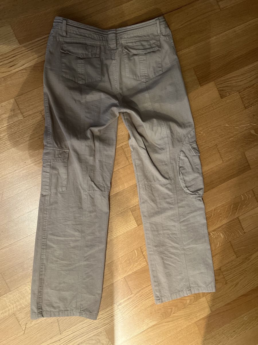 Brandy Melville Jeans: Brandy Melville Cargo Pants – Usato da Wettingen venduto da Jaaani 2