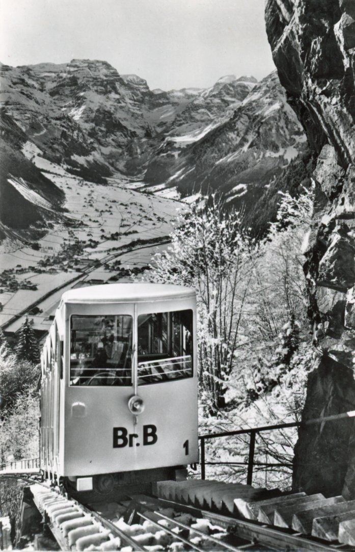 Cartoline postali: Braunwald   GL  -   Drahtseilbahn vor dem Tunneleingang – Usato da Brig venduto da Valcards54
