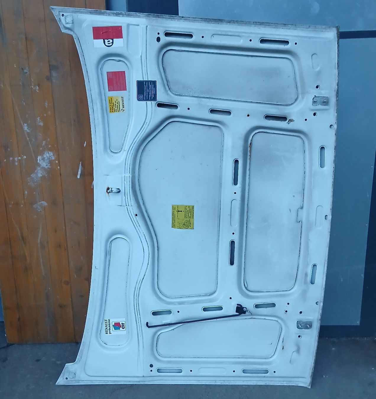 Renault Tutti pezzi di ricambio auto: Capot Renault Express 1994-2001 – Usato da la heutte venduto da Auto-stock 1