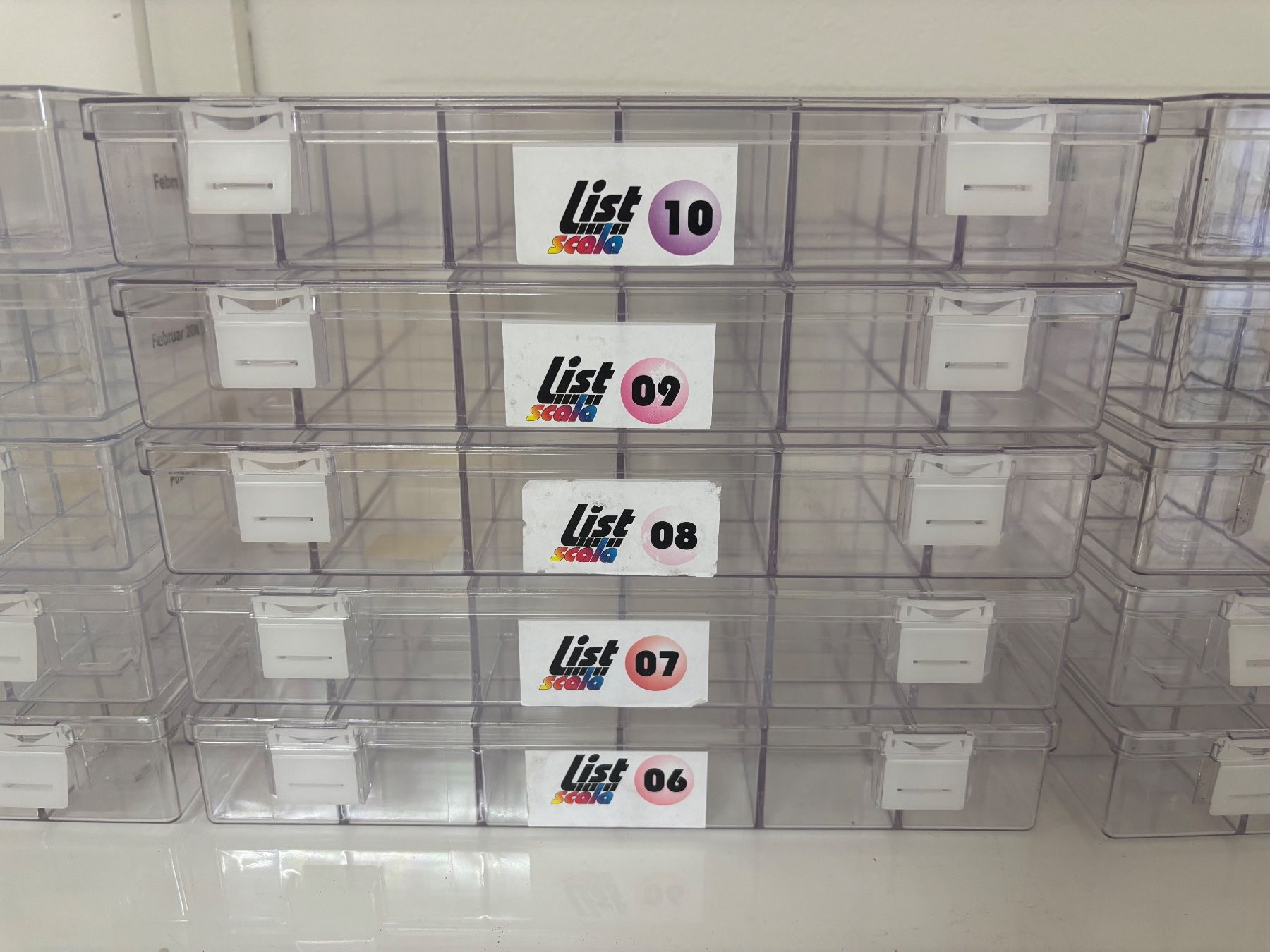 Sonstige Dekorationen & Accessoires: 19 Stapelbare, Transparente Organizer – Gebraucht aus Wettingen von Wendemarket 2