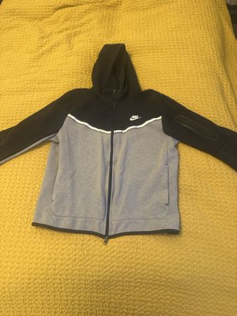 Hoodie Nike Tech Fleece d'hiver,comme neuve!