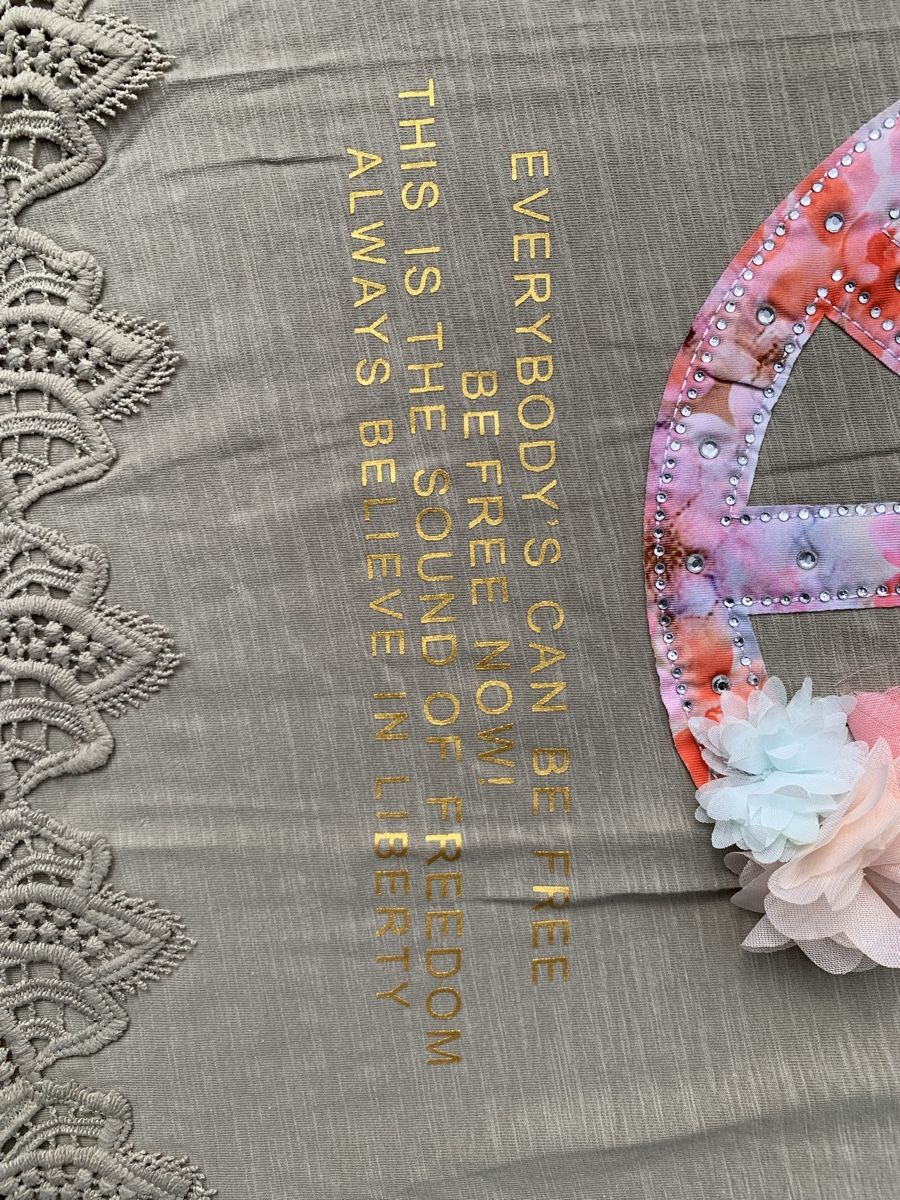 T-Shirts: T-Shirt Peace Gr. L mit Spitze – Gebraucht aus Rümlang von zflyfa0001 2