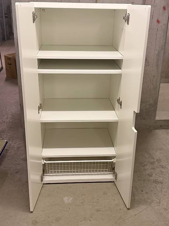 Schränke: Schrank mit Gebrauchspuren – Gebraucht aus Zürich von ziv_w2v8 2